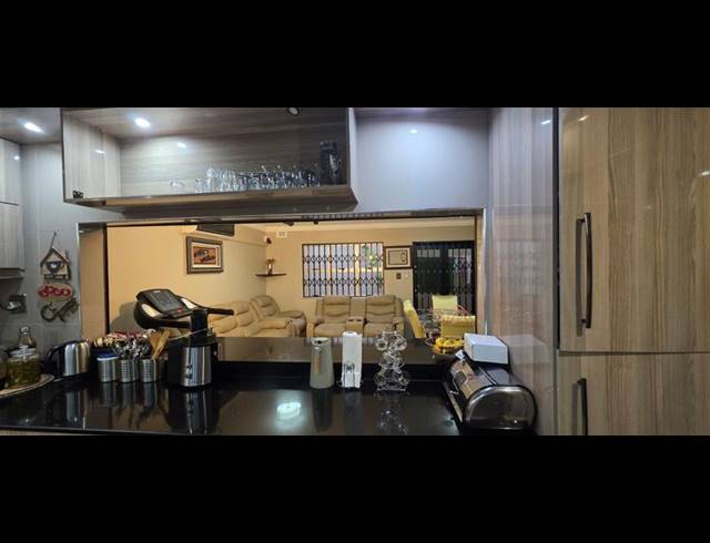 3 BEDROOM PROPERTY TO RENT IN OVERPORT